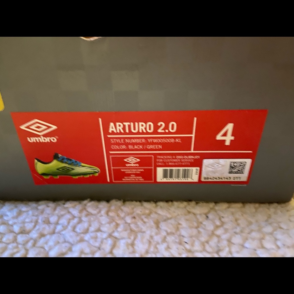 NWT Kids Soccer Cleats -Size 4